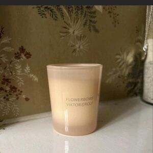 Viktor & Rolf Flowerbomb Candle - Soft Pink